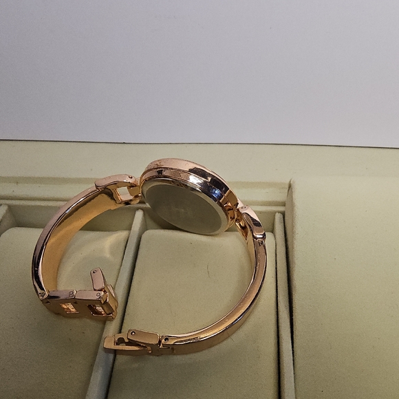 Chic Women's Watch in Rose Gold and White - Picture 2 of 2